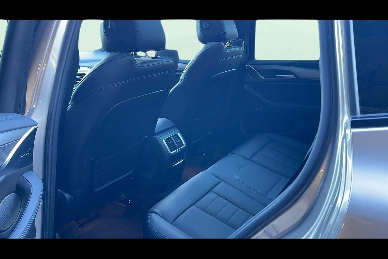 Orange BMW iX3 fra 2024