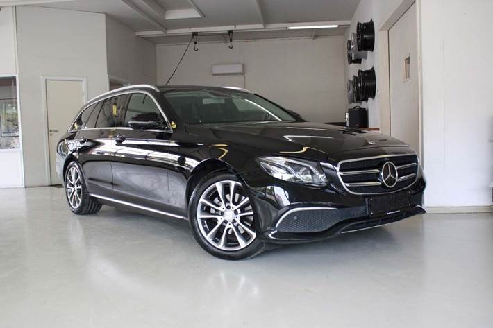 Sort Mercedes E220 d fra 2018