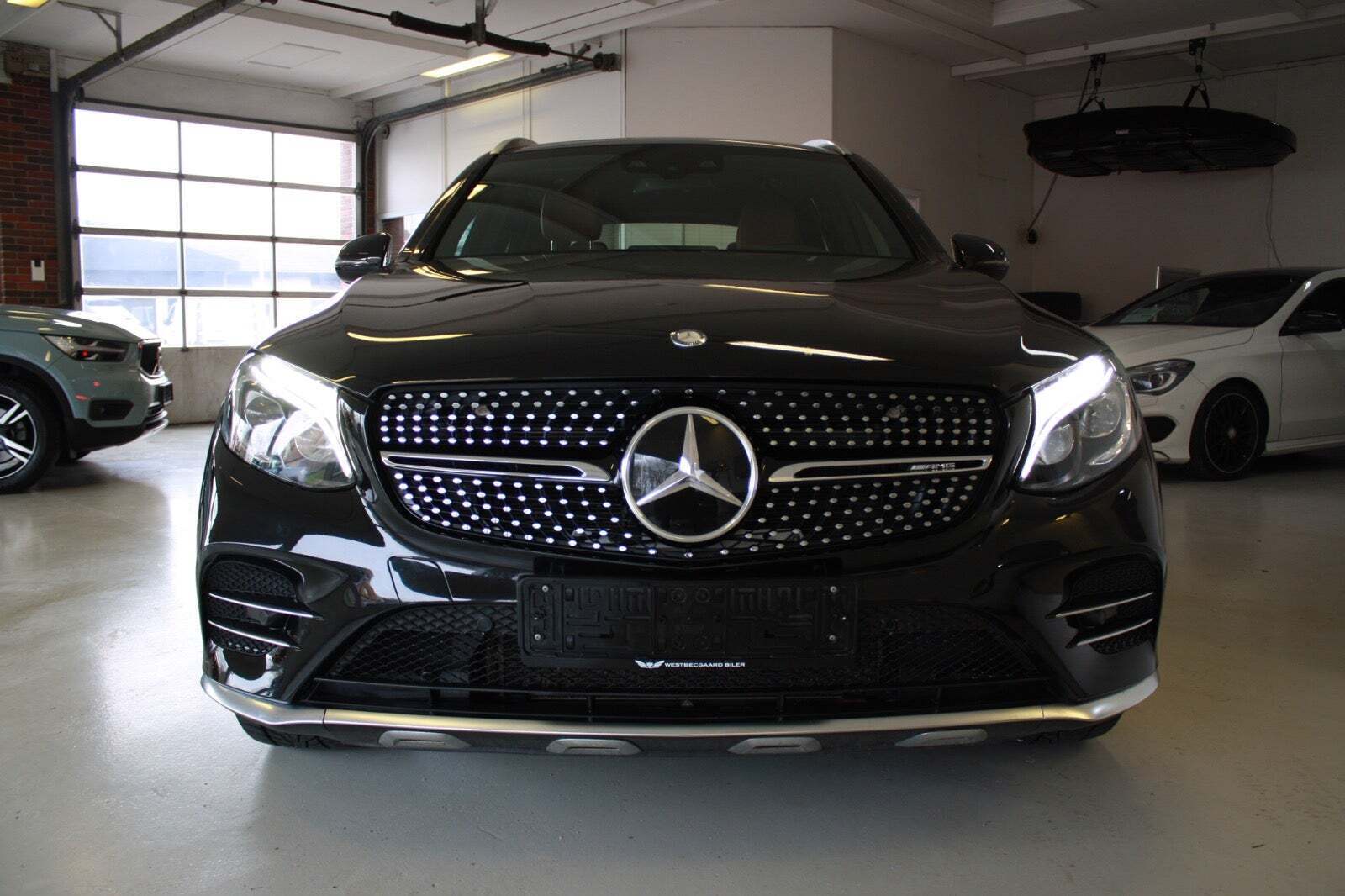 Sort Mercedes GLC43 fra 2016 set udefra