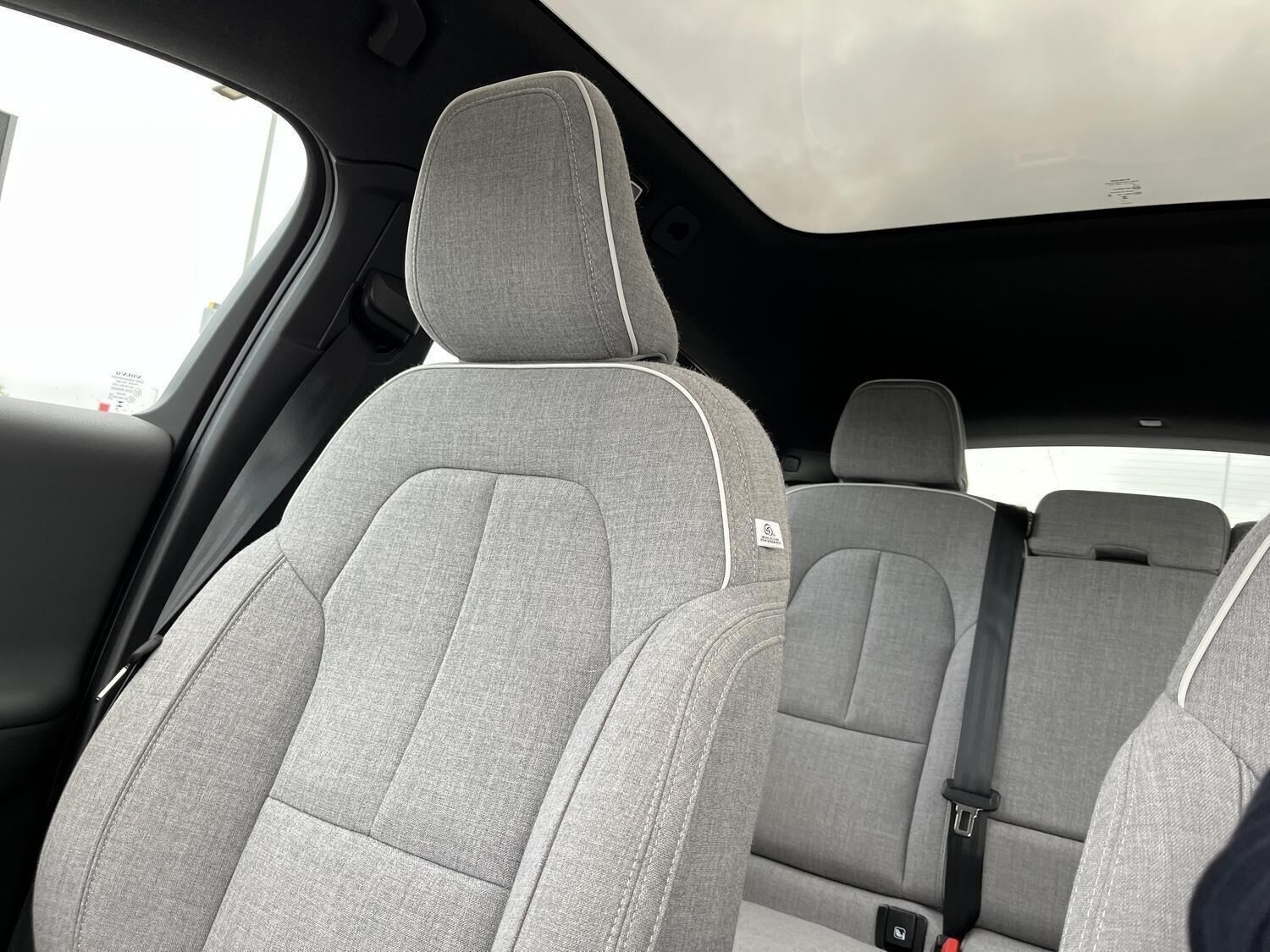 Grå Volvo EC40 fra 2025