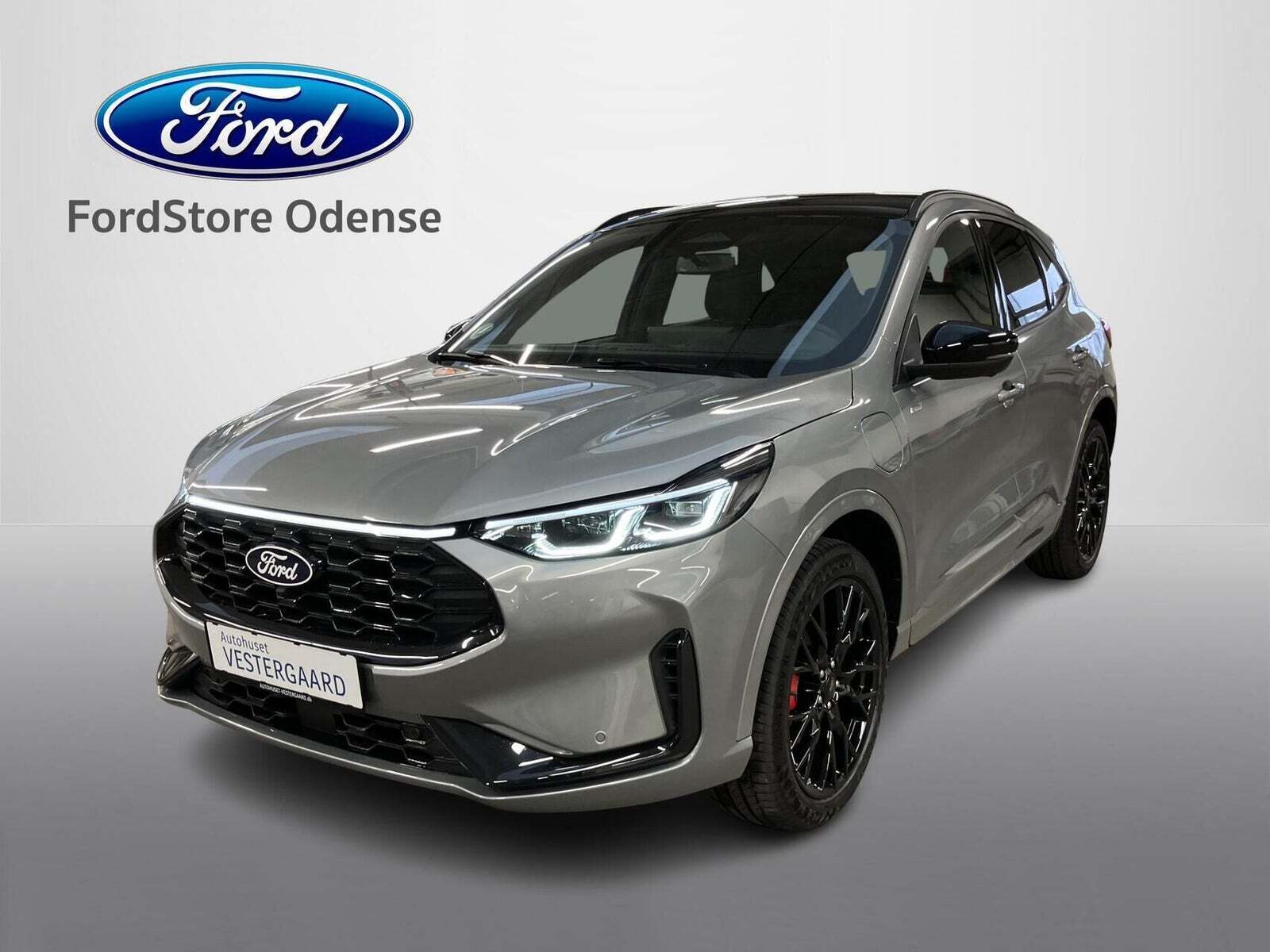 Sølv Ford Kuga fra 2025 set udefra