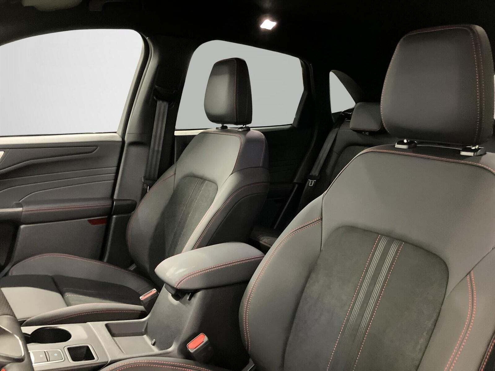 Sølv Ford Kuga fra 2025