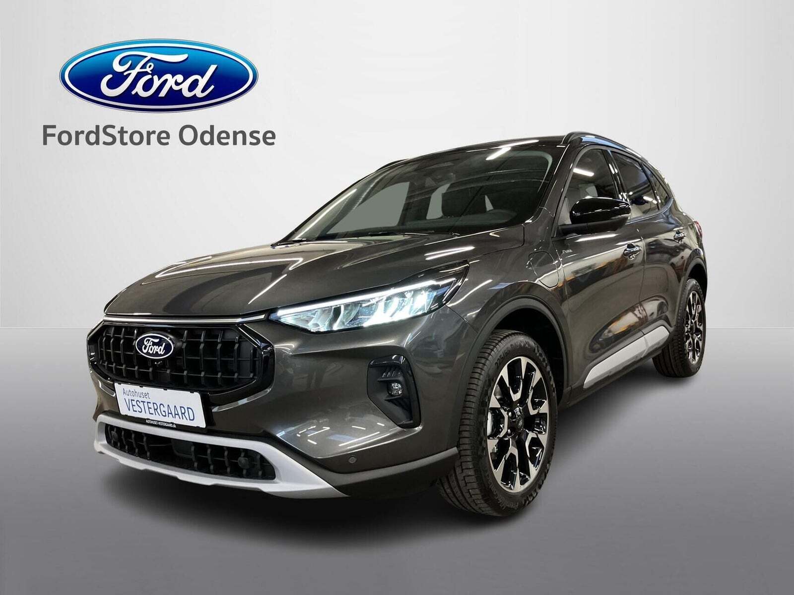 Grå Ford Kuga fra 2025 set udefra