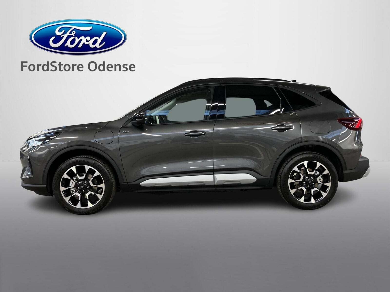 Grå Ford Kuga fra 2025