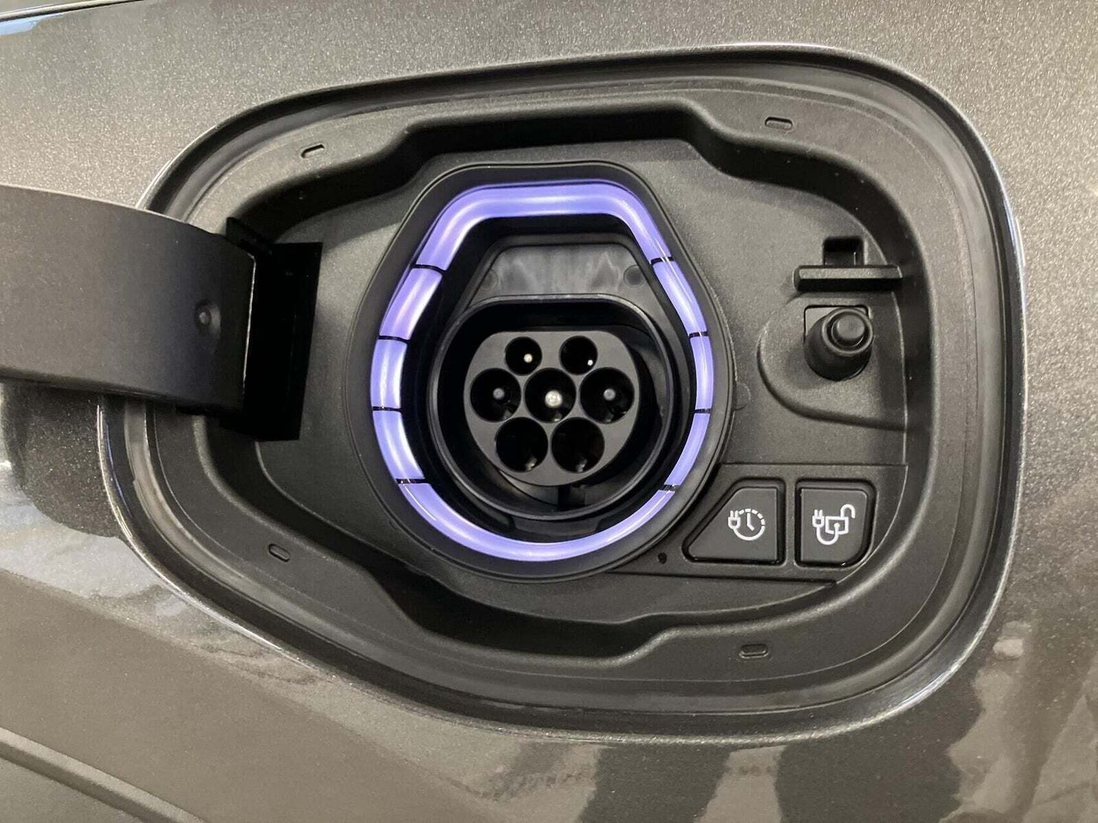 Grå Ford Kuga fra 2025