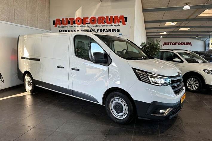 Hvid Renault Trafic fra 2022