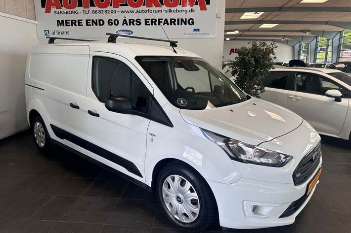 Hvid Ford Transit Connect fra 2020 set udefra
