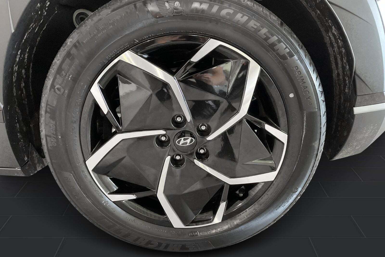 Grå Hyundai Ioniq 5 fra 2023