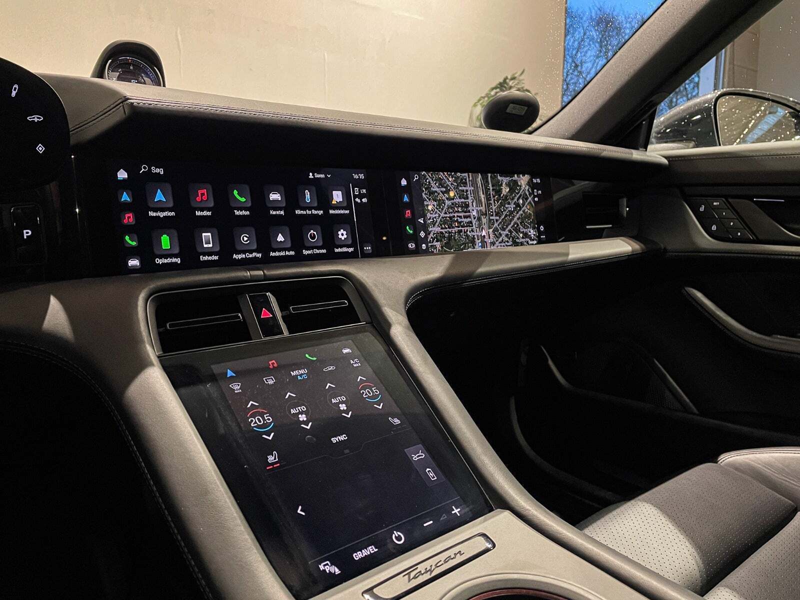 Grå Porsche Taycan 4S fra 2023