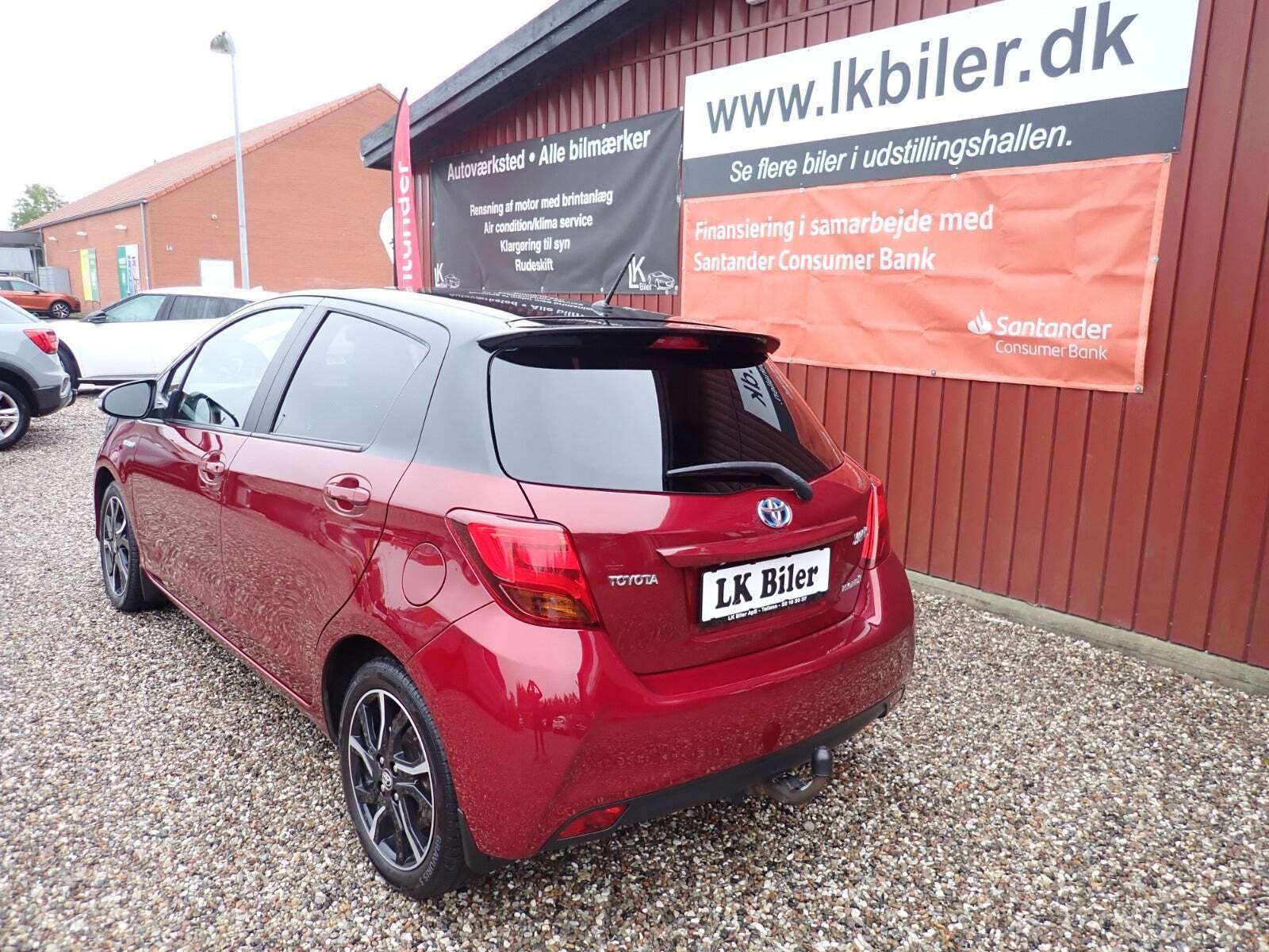 Rød Toyota Yaris fra 2016