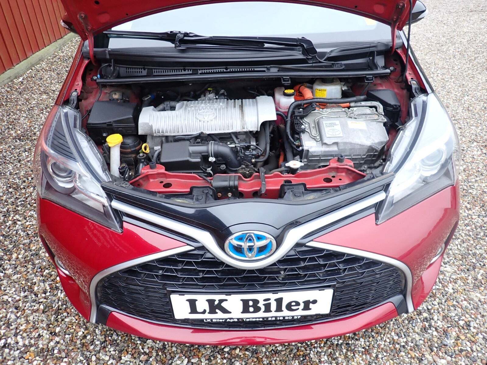 Rød Toyota Yaris fra 2016