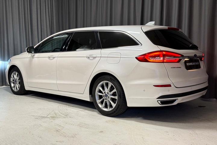 Hvid Ford Mondeo fra 2020