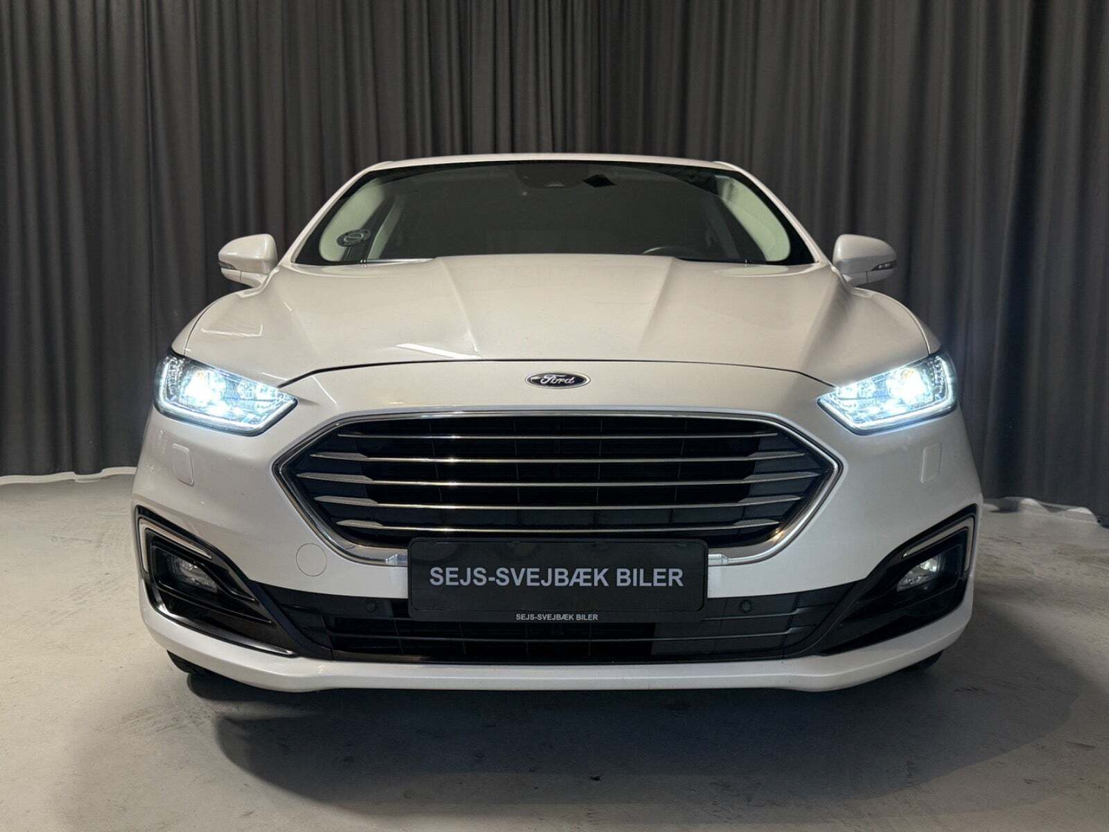 Hvid Ford Mondeo fra 2020