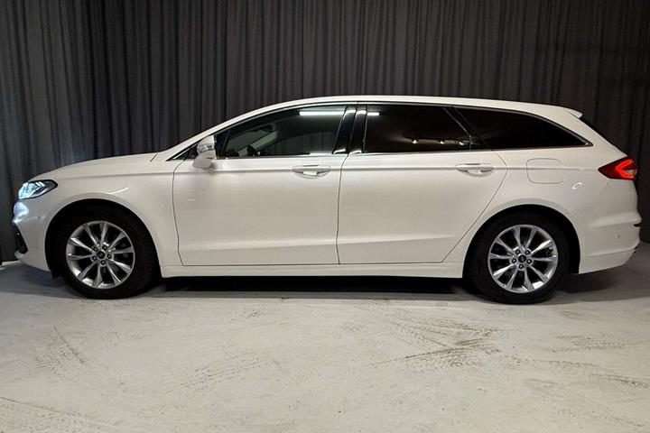 Hvid Ford Mondeo fra 2020