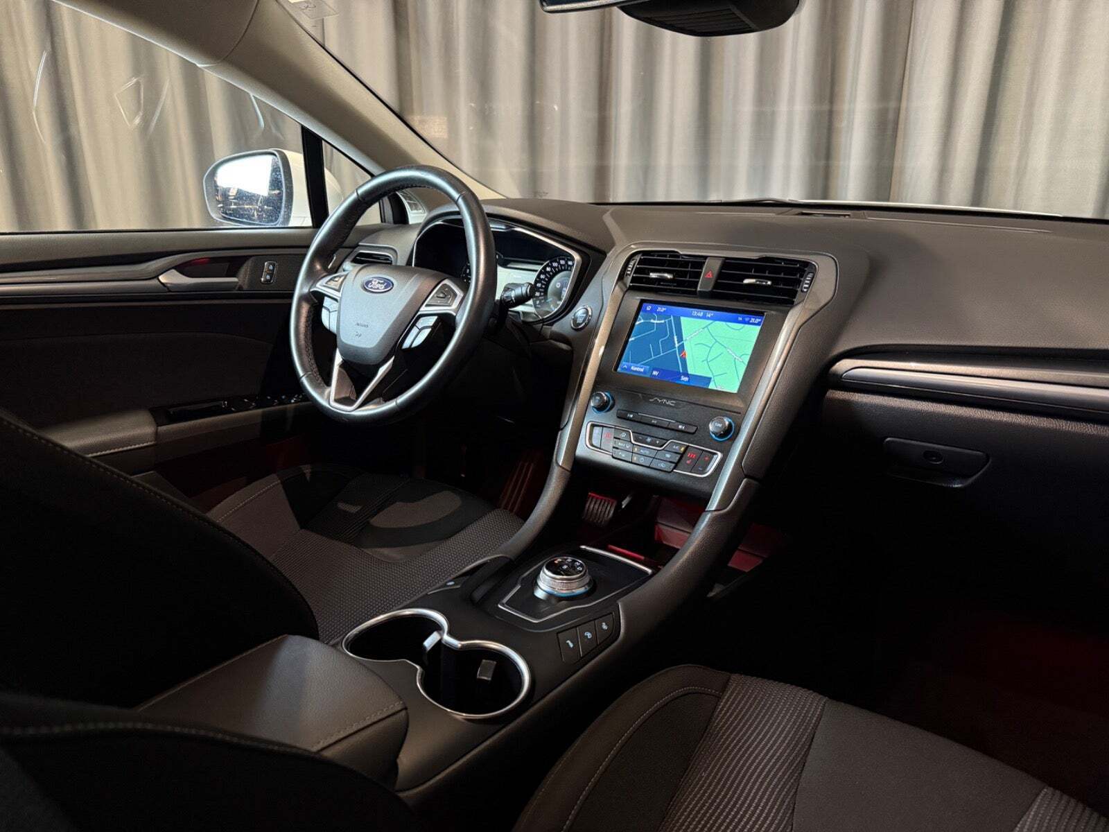 Hvid Ford Mondeo fra 2020