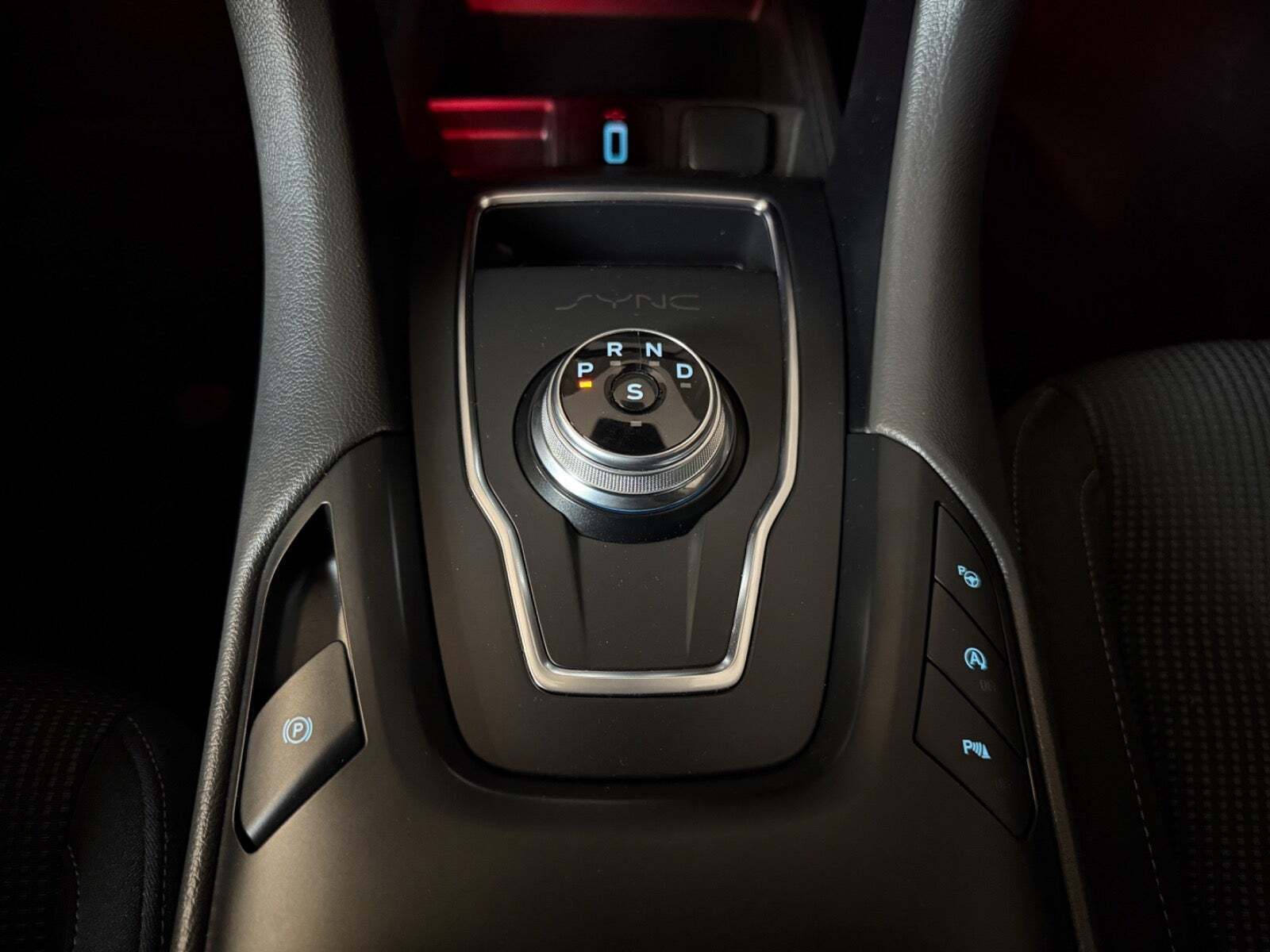 Hvid Ford Mondeo fra 2020