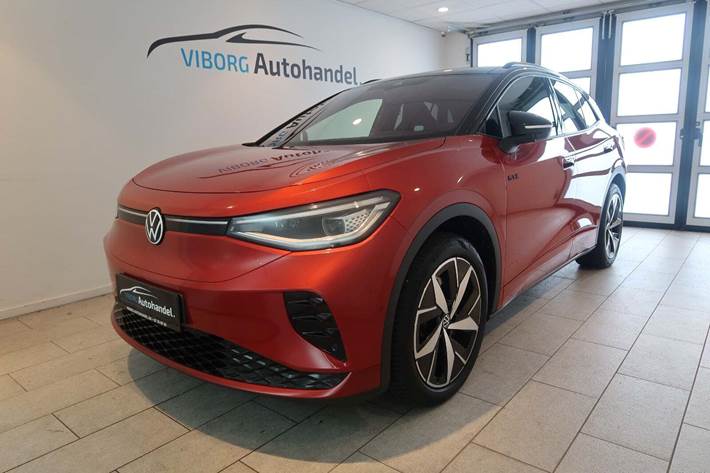 Rød VW ID.4 fra 2025 set udefra