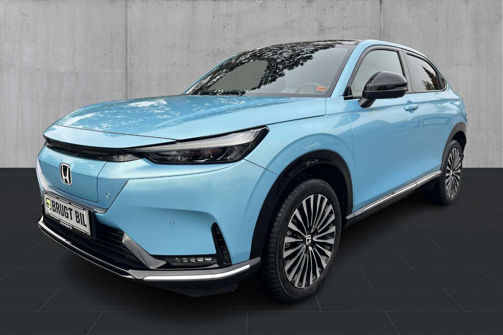 Blå Honda e:Ny1 fra 2023 set udefra