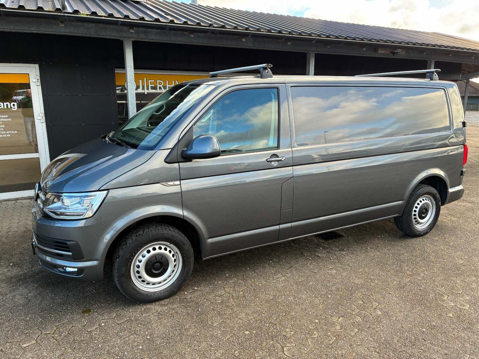 VW Transporter 2,0 TDi 150 Kassevogn DSG lang