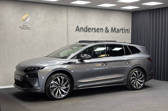 Grå Skoda Enyaq iV fra 2025 set udefra