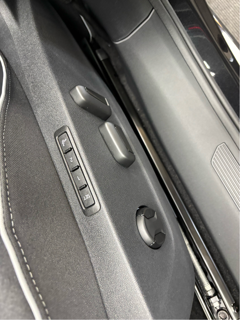 Grå Skoda Enyaq iV fra 2025