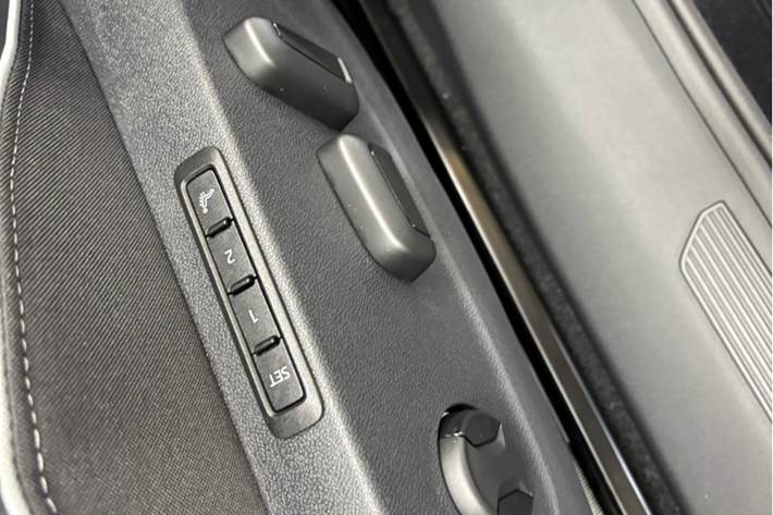 Grå Skoda Enyaq iV fra 2025