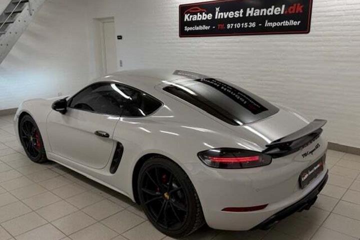 Grå Porsche 718 Cayman GTS fra 2018 set udefra