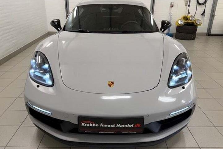 Grå Porsche 718 Cayman GTS fra 2018 set udefra