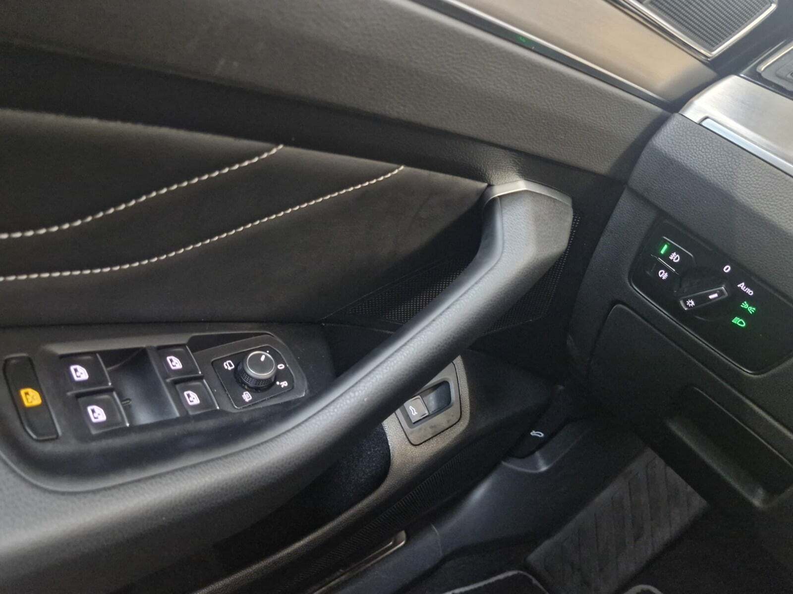 Hvid VW Passat fra 2021