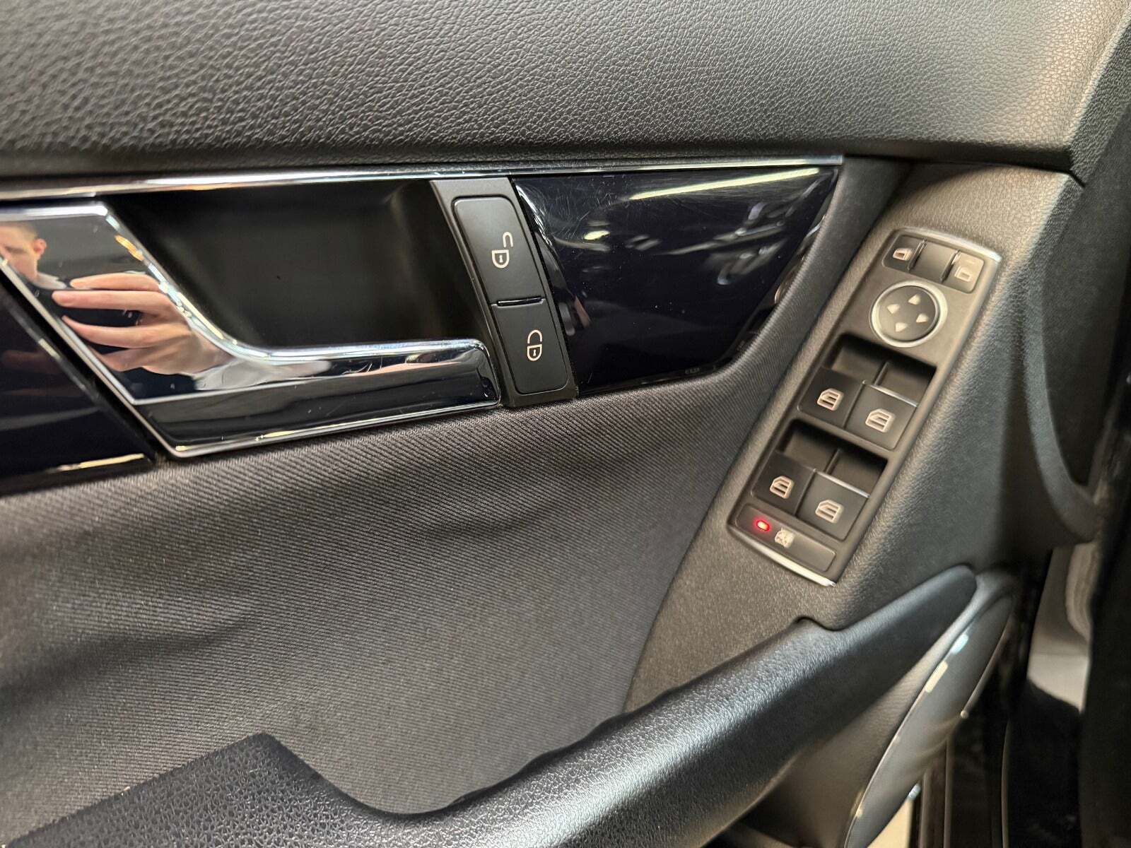 Sort Mercedes C200 fra 2010