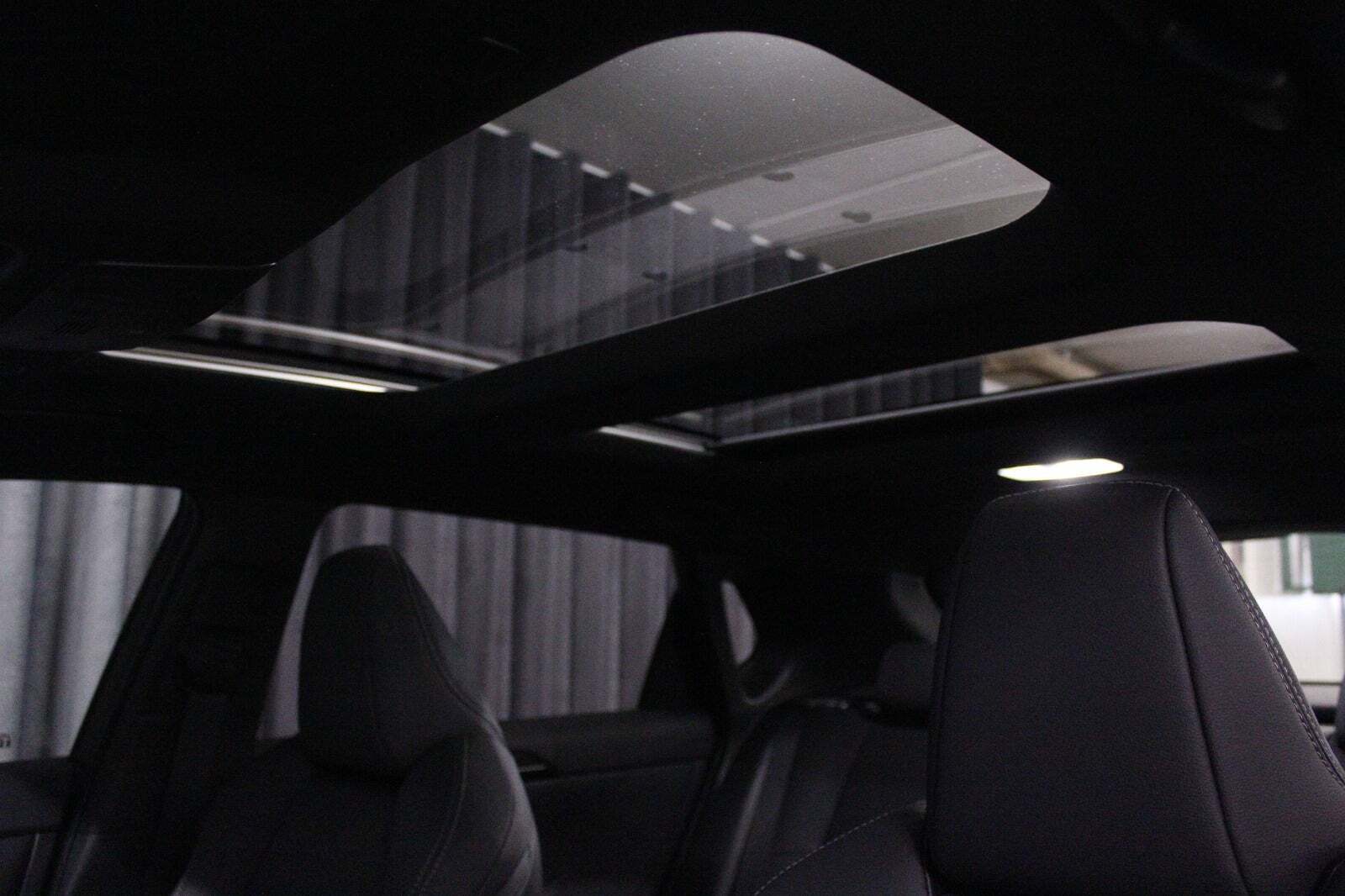 Grå Toyota BZ4X fra 2025