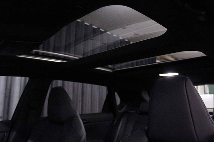 Grå Toyota BZ4X fra 2025