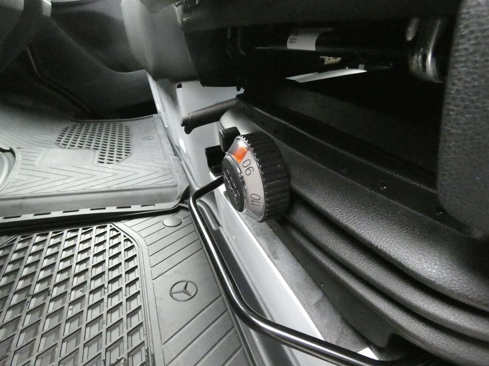 Hvid Mercedes Sprinter 317 fra 2025