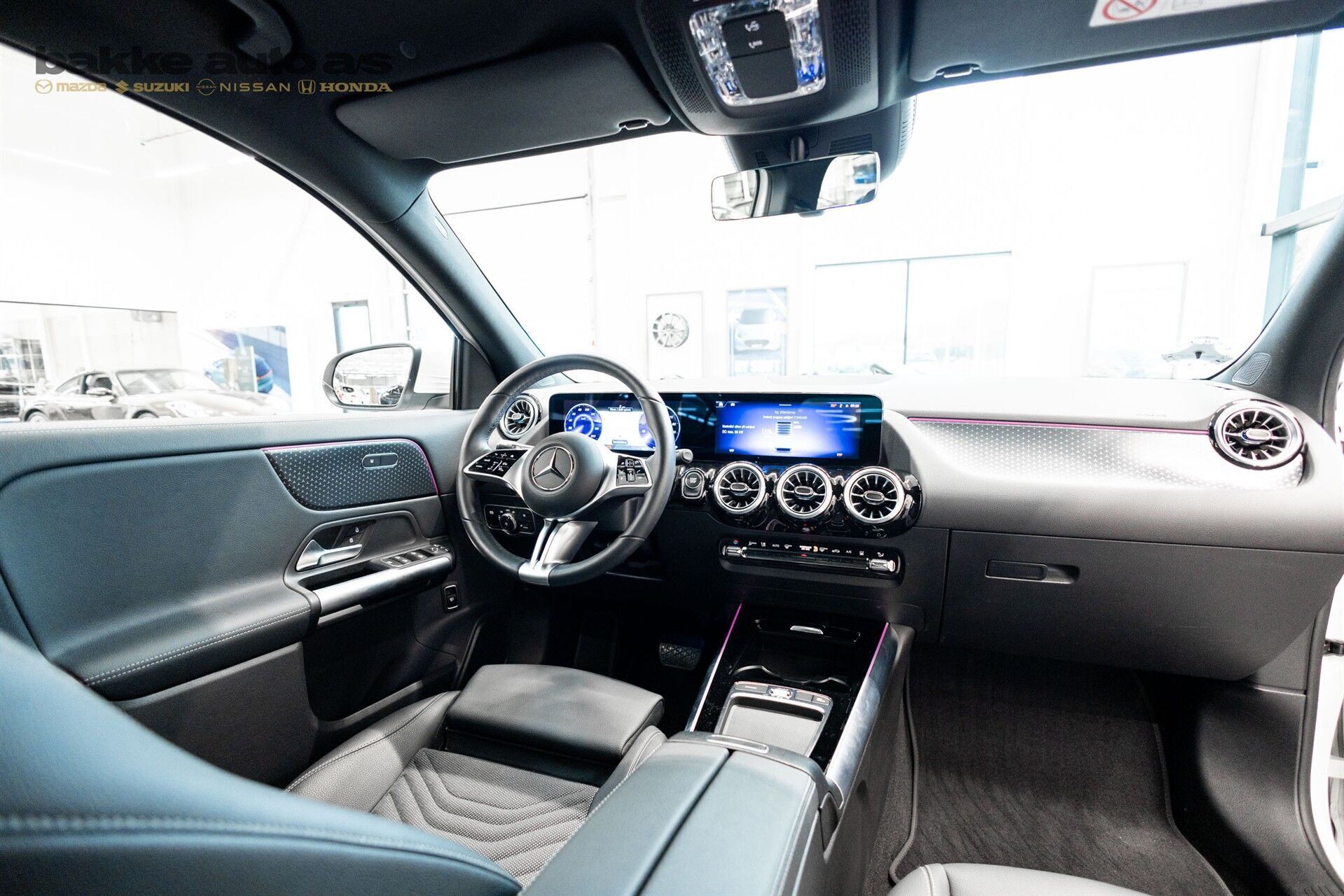 Hvid Mercedes EQA 300 fra 2024