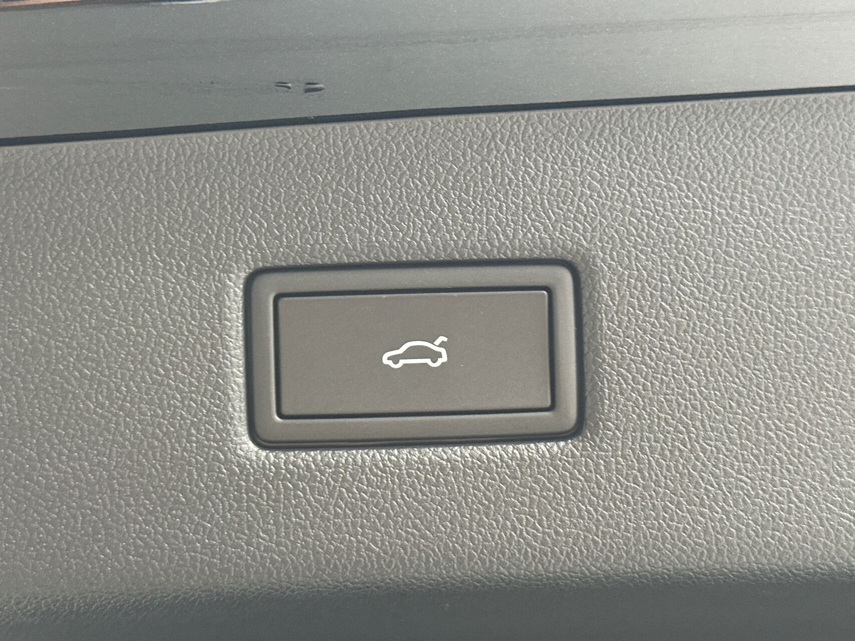 Sort Ford Explorer fra 2025