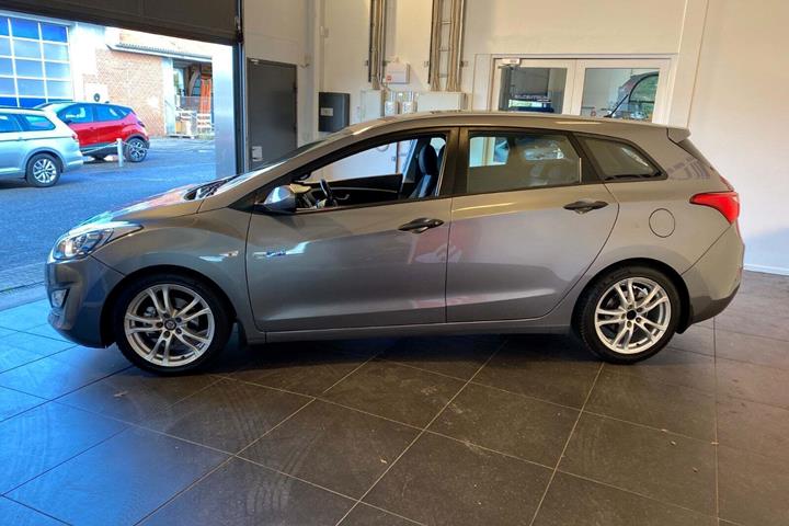 Grå Hyundai i30 fra 2014