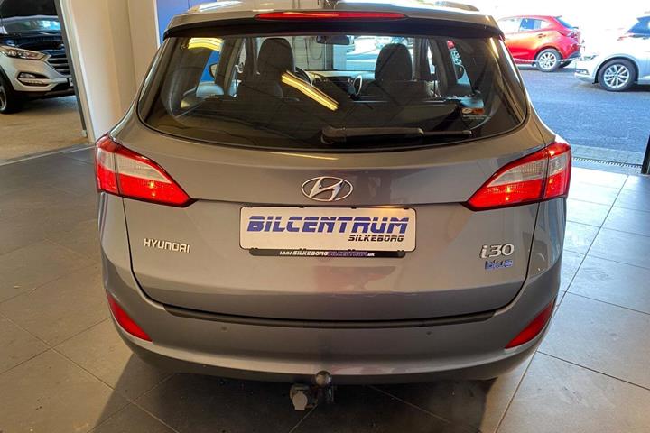 Grå Hyundai i30 fra 2014
