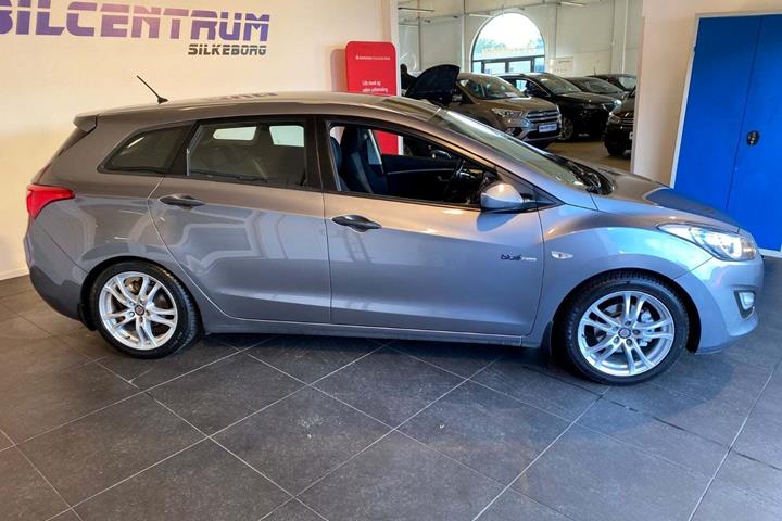 Grå Hyundai i30 fra 2014