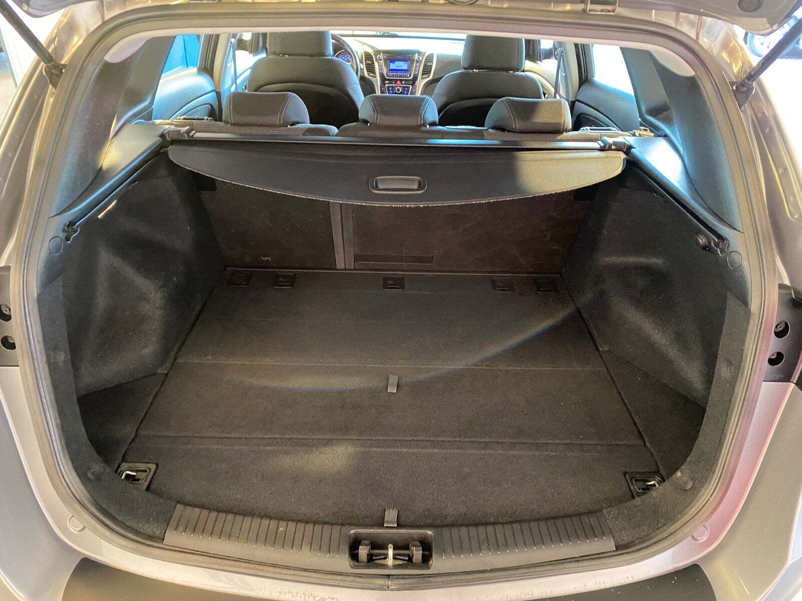 Grå Hyundai i30 fra 2014