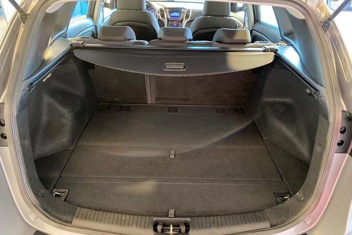 Grå Hyundai i30 fra 2014