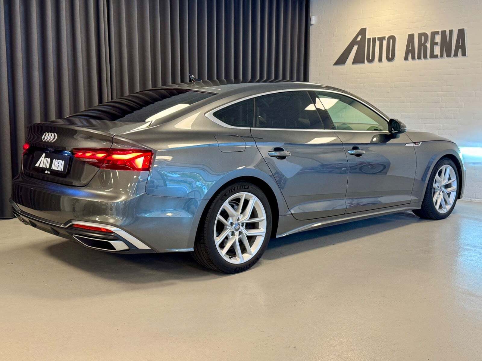 Grå Audi A5 fra 2021