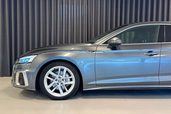 Grå Audi A5 fra 2021