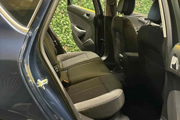 undefined Opel Astra fra 2010