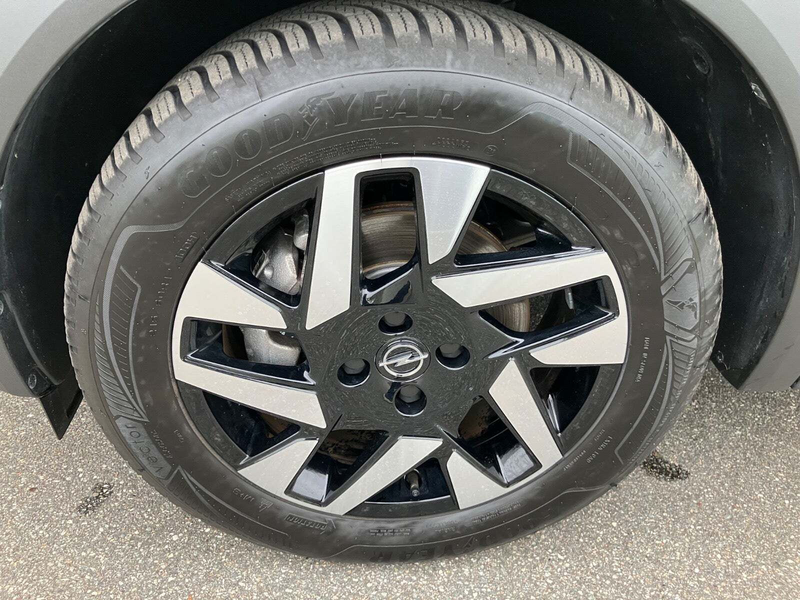 Sort Opel Mokka-e fra 2023