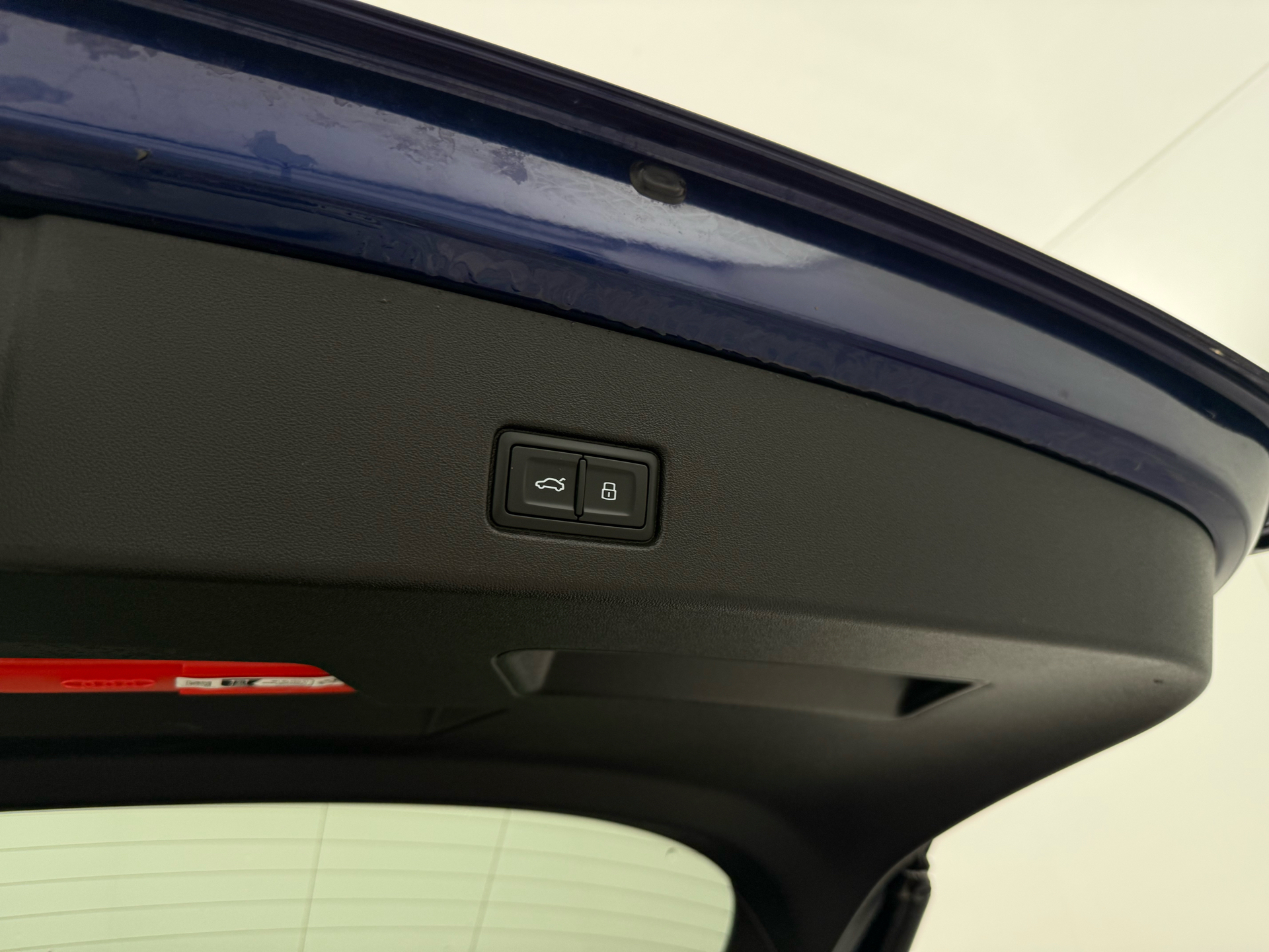 Blå Audi Q4 fra 2023