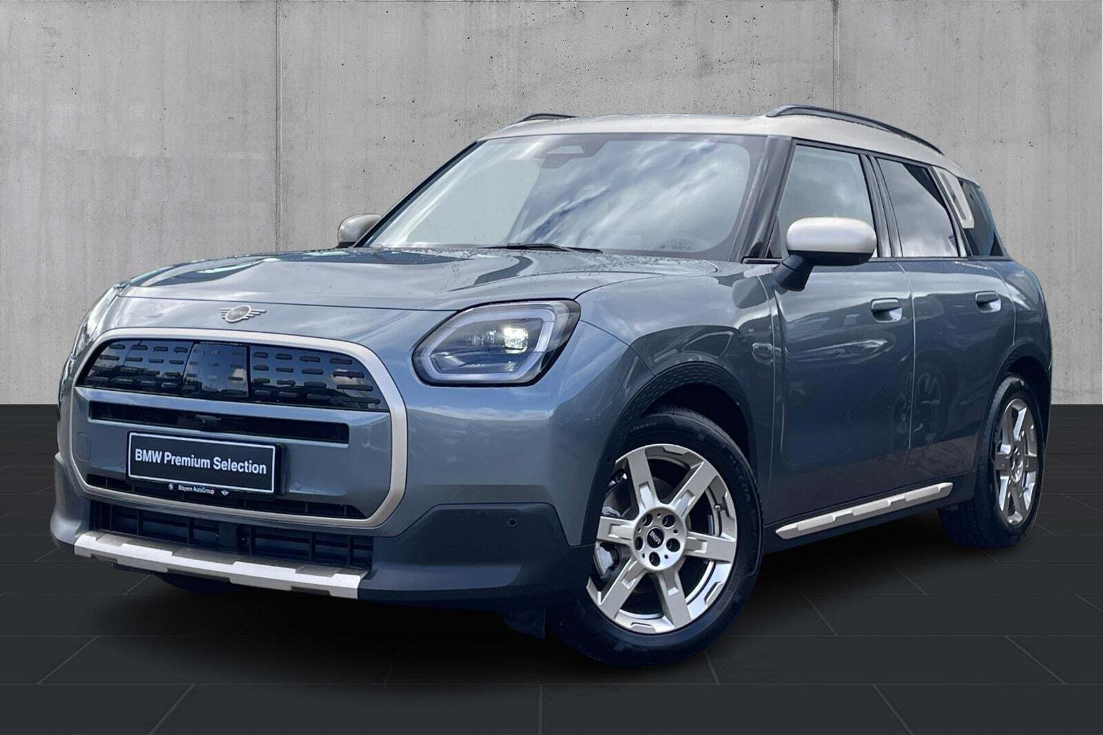 Grå Mini Countryman E fra 2025 set udefra