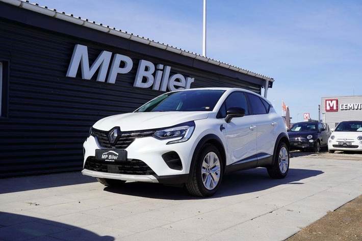 Hvid Renault Captur fra 2021 set udefra