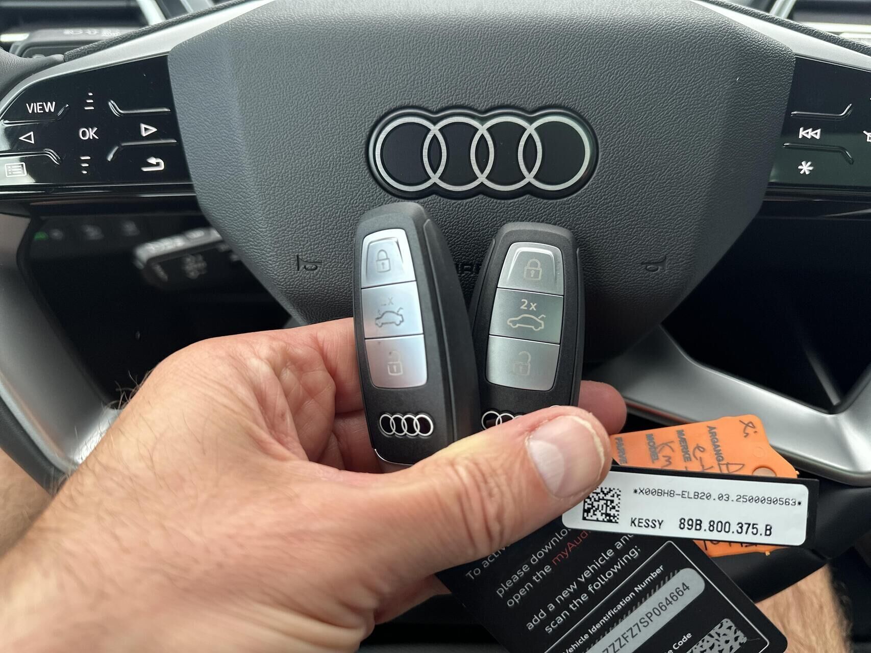 Grå Audi Q4 fra 2025