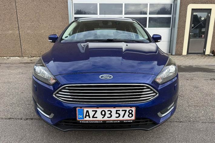 Blå Ford Focus fra 2016