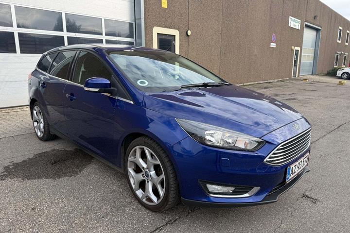 Blå Ford Focus fra 2016